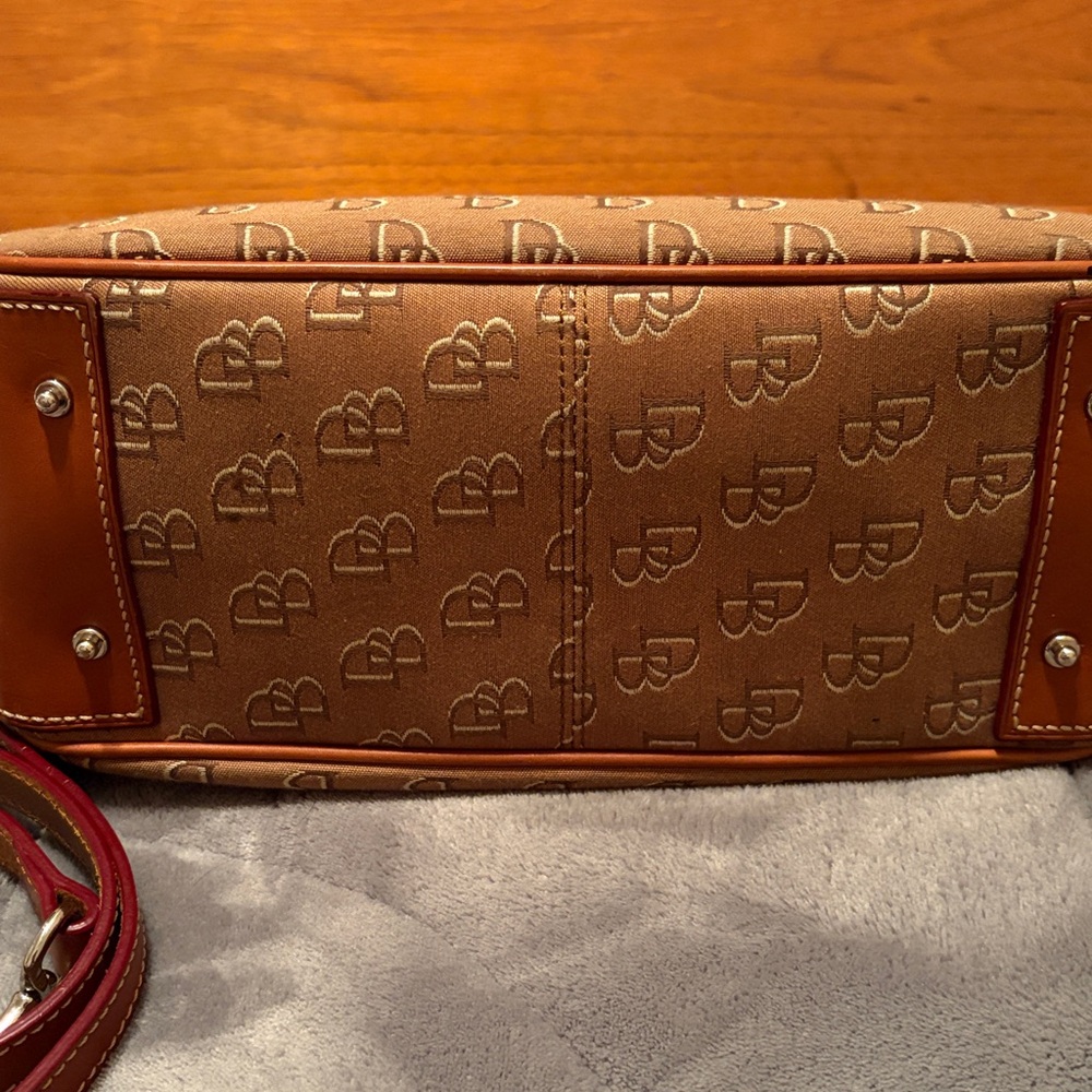 Dooney & Bourke tote/satchel - Picture 3 of 5